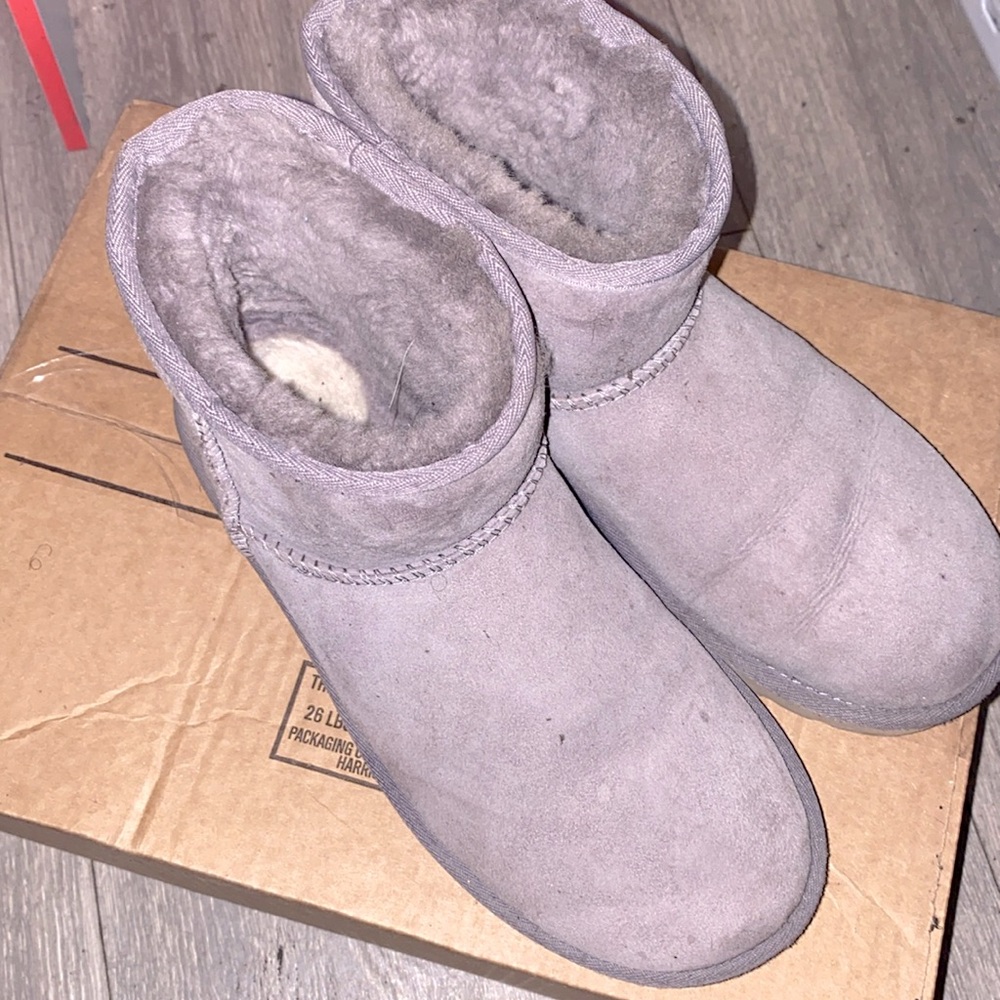 UGG WOMEN BOOTS SIZE 8 WORN 2X